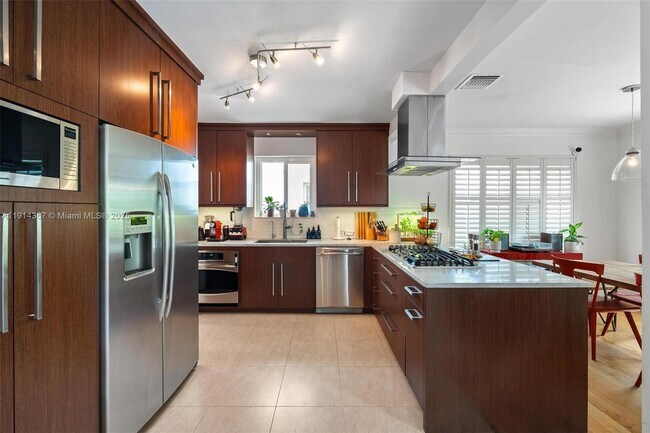 Building Photo - 9025 Dickens Ave