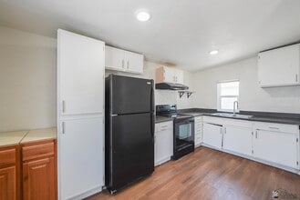 Building Photo - 1181 W 8th Pl