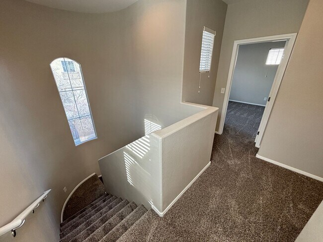 Building Photo - Gorgeous 3Bed/2.5Bath/2Car, 2-Story Home located in Loretta Bay