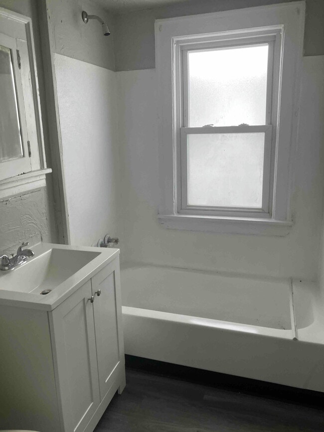 Building Photo - 3615 E 146th St