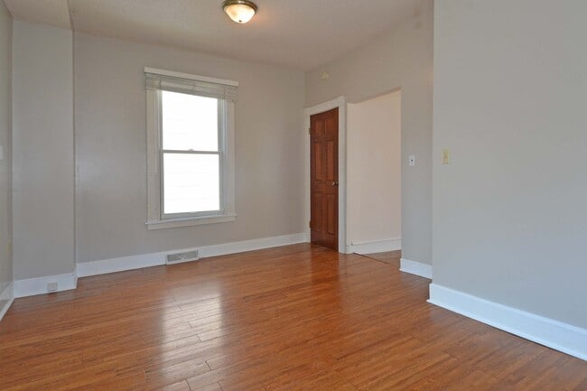 Building Photo - Beautiful 3-Bed 1.5-Bath Home in St. Paul!