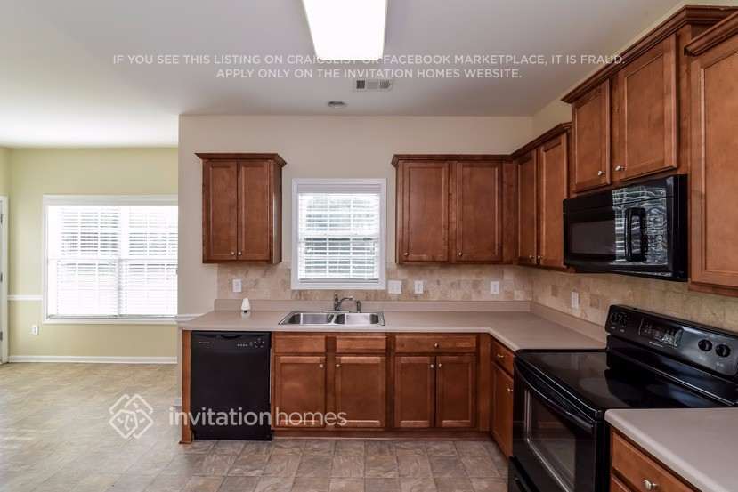 Building Photo - 3465 Gardenside Dr SW