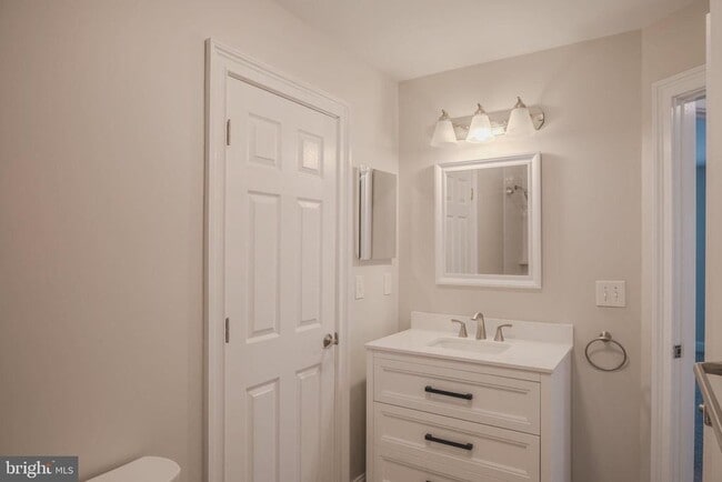 Building Photo - 167 Andover Pl