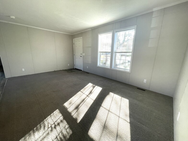 Building Photo - 49 Bellwood Dr