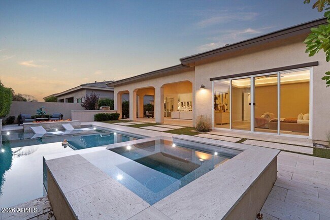 Building Photo - 5543 E Beryl Ave