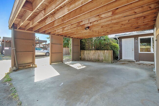 Building Photo - 417 22nd St SE