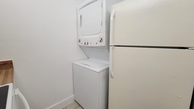 Building Photo - 3712 N University Dr