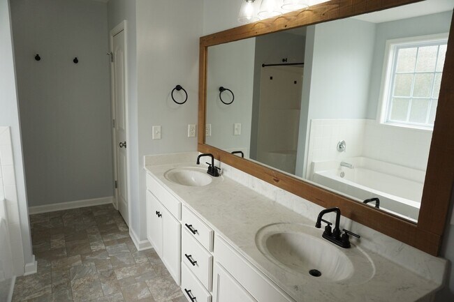 Building Photo - 9343 Cassadine Ct