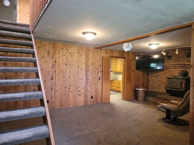 Building Photo - 1040 Budge Dr