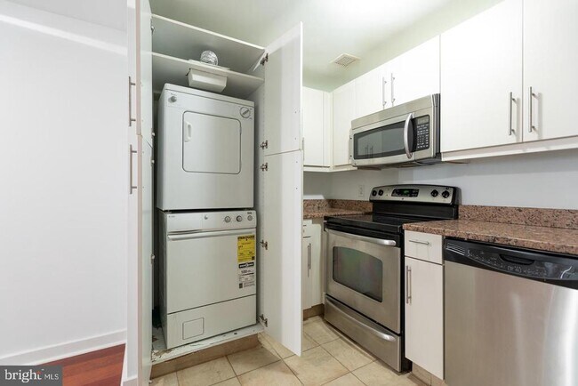Building Photo - 219-29 S 18th St