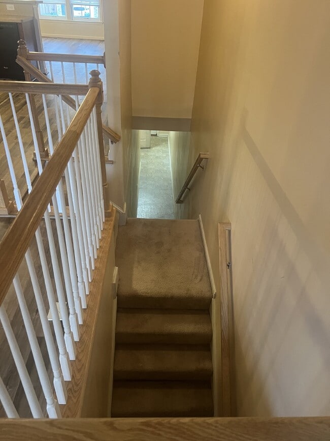Building Photo - Spacious End-Unit Townhouse with 3 Beds, 3...