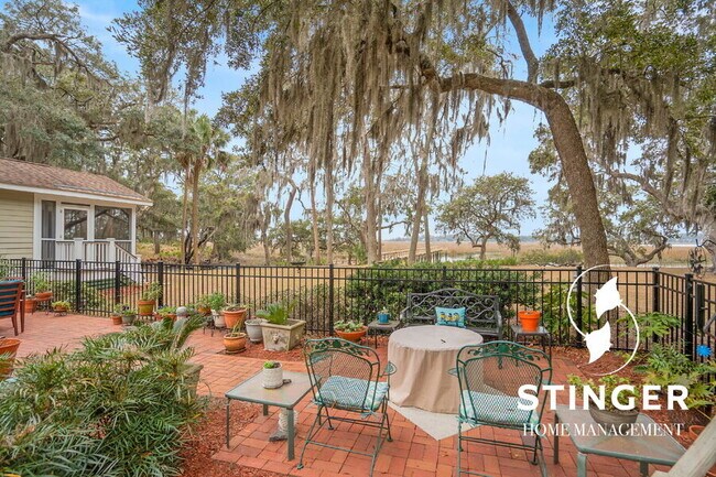 Building Photo - 1808 Lenora Dr