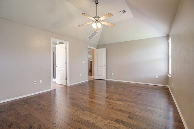 Building Photo - Spacious 4-Bedroom Home with Modern Upgrad...