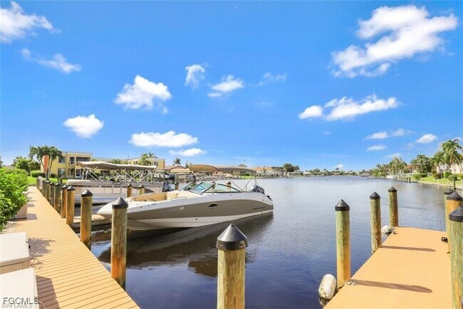 Building Photo - 1835 Beach Pkwy W