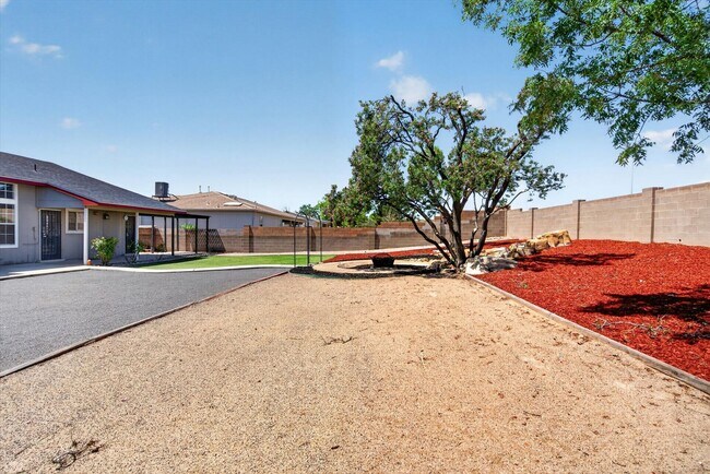 Building Photo - 2413 Agua Fria Dr NE