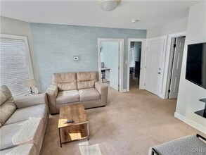 Building Photo - 10 Maple Ave