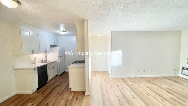 Building Photo - Walnut Creek! Beautiful remodeled 1 bedroom 1 bath location near John Muir Hospital and Heather F...