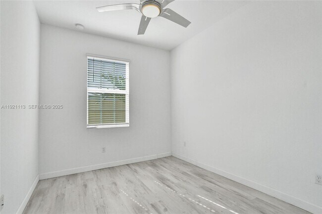 Building Photo - 4029 NW 11 Dr