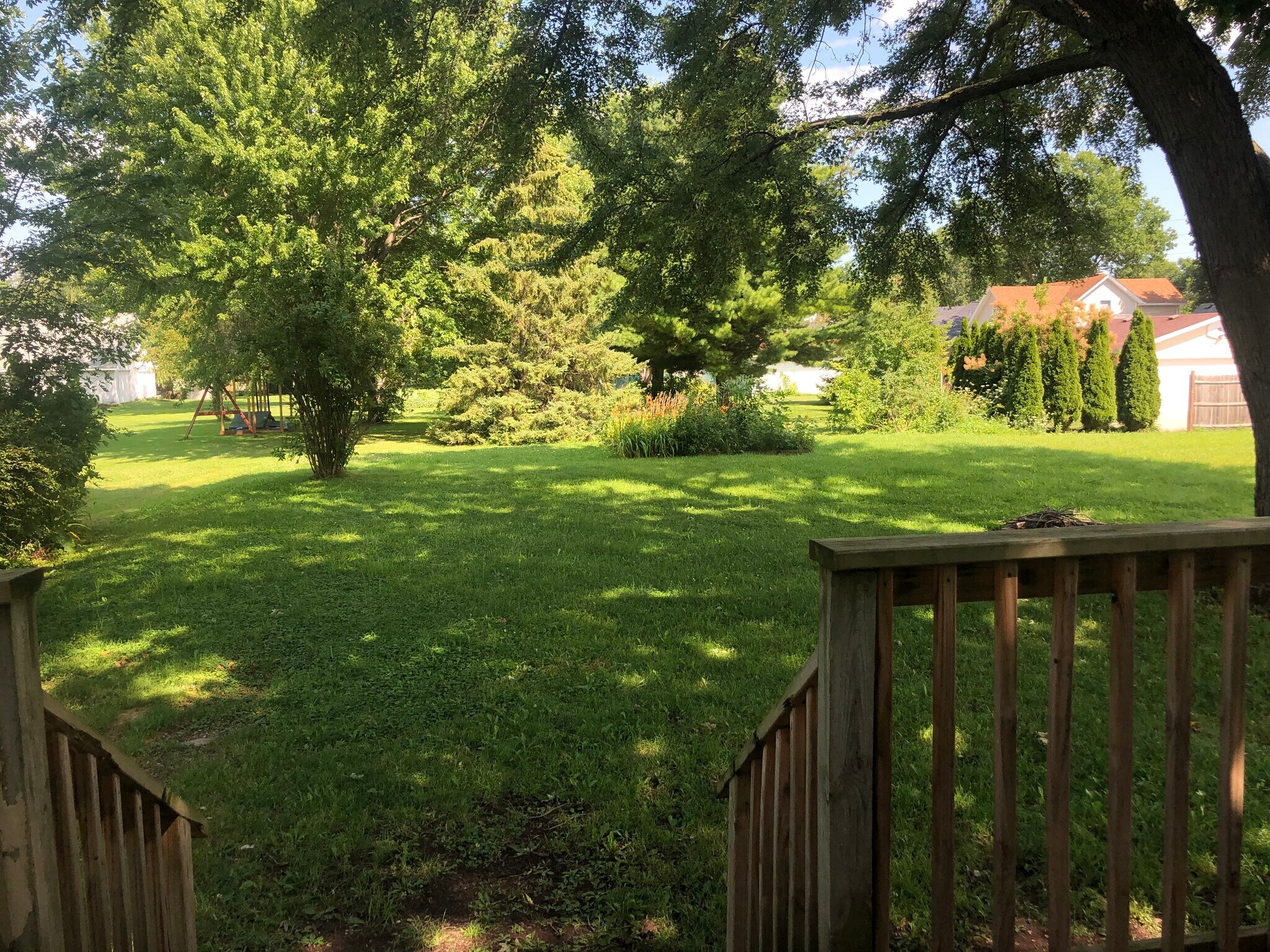 Backyard + Deck - 410 Dakota St