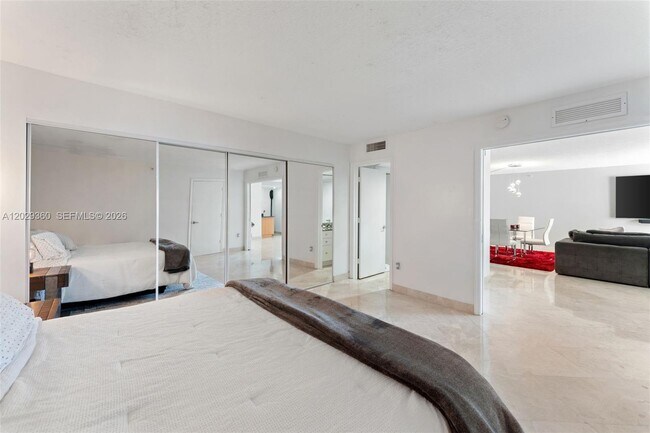 Building Photo - 6917 Collins Ave