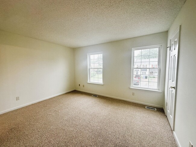 Building Photo - 5265 Settlers Park Dr