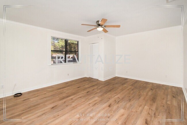 Building Photo - James Street Duplex