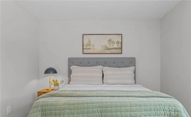 Building Photo - Newly Renovated 4 Bedroom, 2 Full Bath Home, Available Immediately!