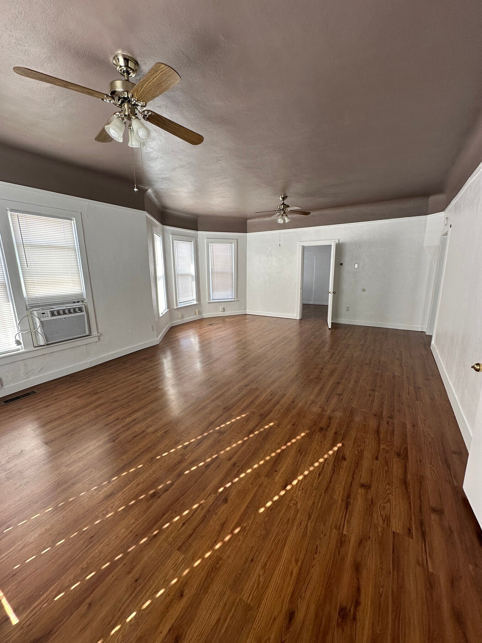 Building Photo - 315 N Locke Ave