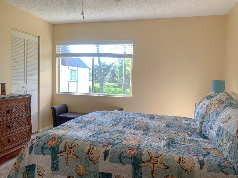 Building Photo - 320 Knotty Pine Cir