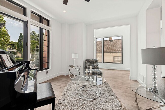 Building Photo - Fully Furnished Luxury Home In The Avenues