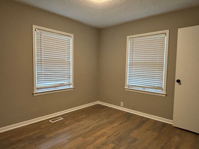 Building Photo - AVAILABLE NOW! Charming 2-Bed, 1-Bath Single-Family Home in Indianapolis!