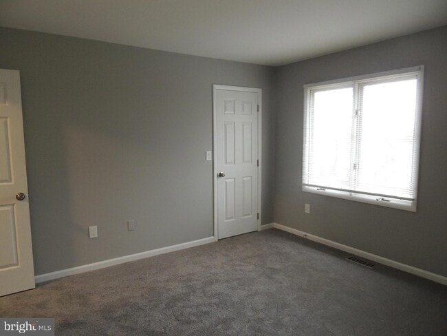 Building Photo - 404 Pinebrooke Cir