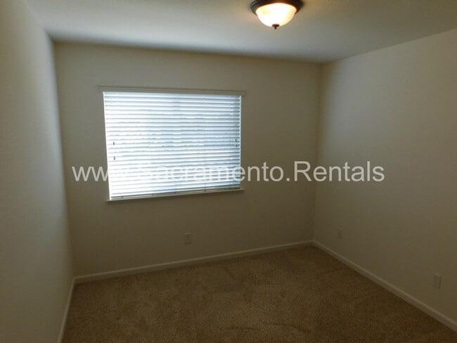 Building Photo - Very Nice Updated 4bd/3ba Rancho Cordova H...