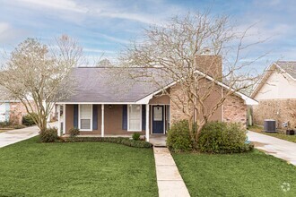 Building Photo - Beautiful 3 Bedroom House Off Stumberg Ln.