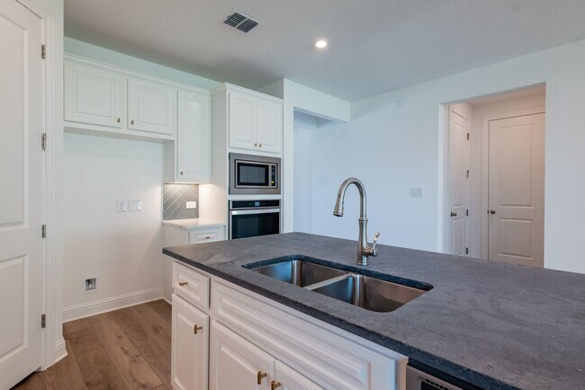 Building Photo - 1040 Villa Rialto View