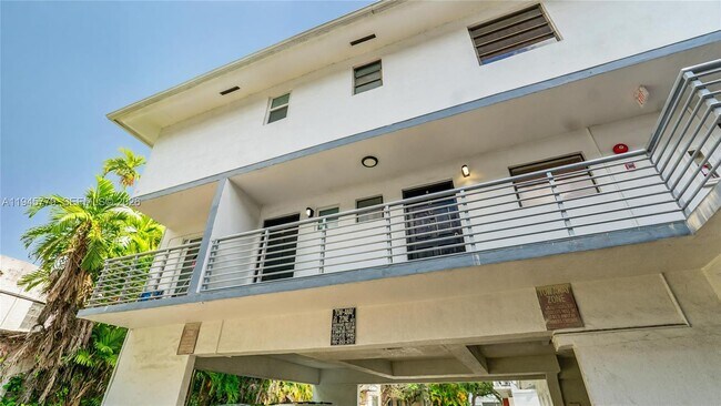 Building Photo - 235 Antilla Ave