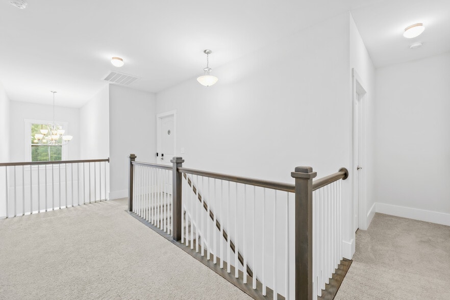 Building Photo - Room in House on Grace Ln