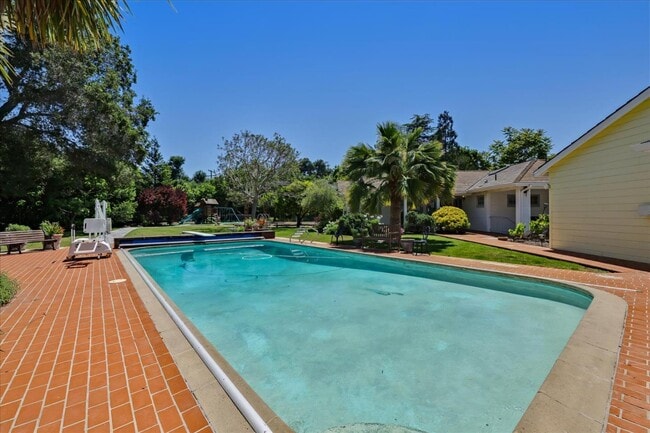 Building Photo - 162 Toyon Rd