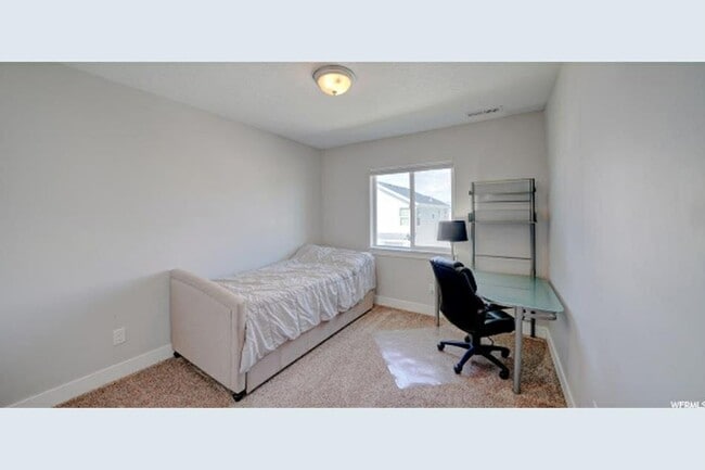 Building Photo - Beautiful 4 Bedroom Home in Midvale!