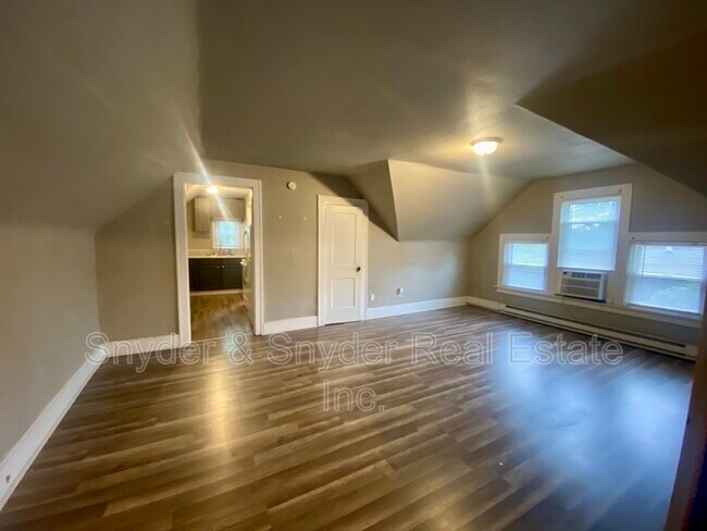 Building Photo - 438 Crestwood Ave