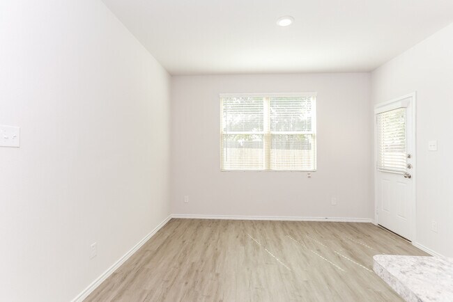 Building Photo - 8224 Runner Oak Ln