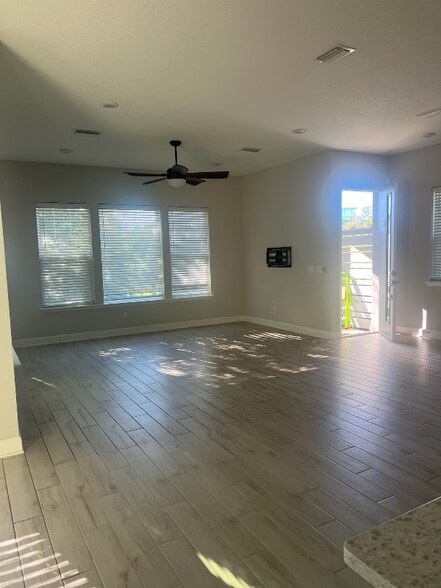 Building Photo - 7400 Beach Walk Pl