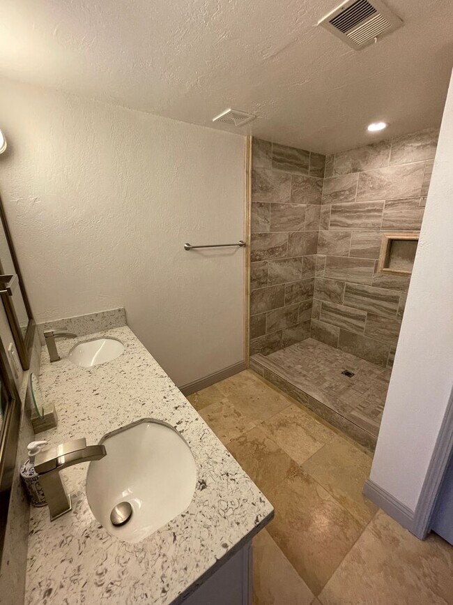 Building Photo - AVAILBLE NOW!! Fully Furnished Desert Gem!