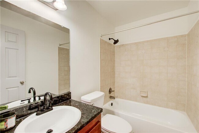 Building Photo - 304 Madison Ct