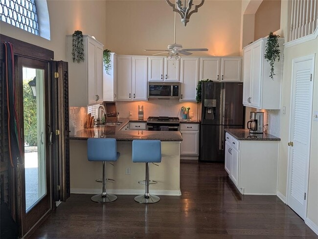 Building Photo - 6806 Thistle Hill Way