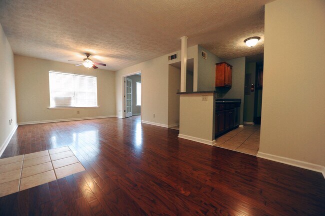 Building Photo - 100 Downing Way