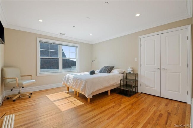 Building Photo - 545 E Fulton St