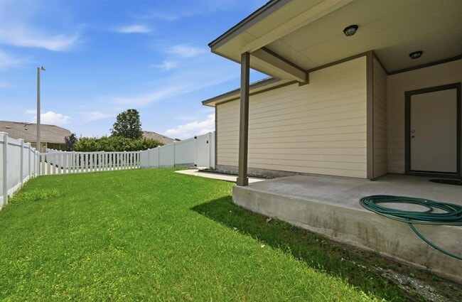 Building Photo - 1804 Colorado Bend Dr