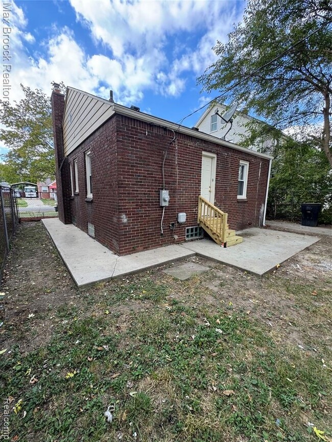Building Photo - 13614 Montrose St