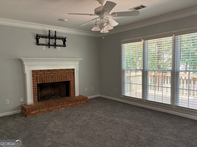 Building Photo - 6221 Woodlore Dr NW